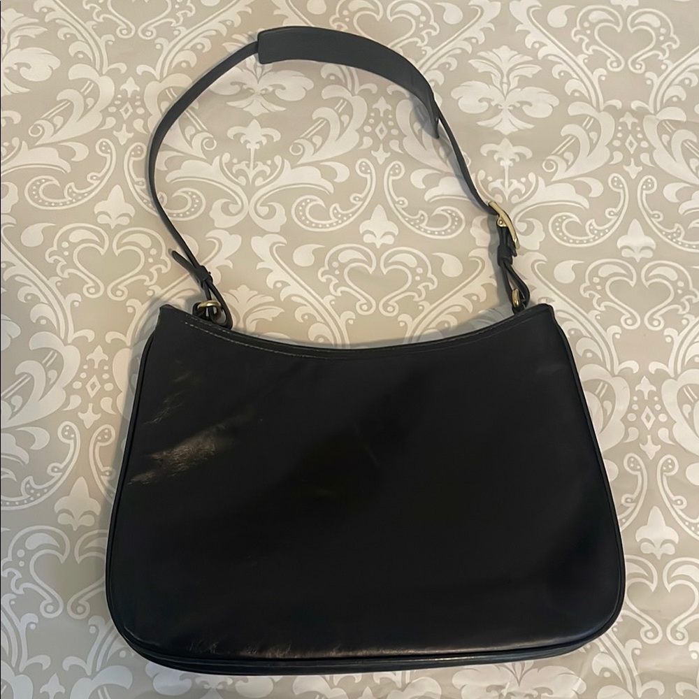 Elegant Vintage Coach Black Leather Women's Shoulder Bag